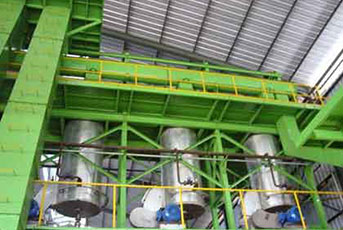 Palm oil pressing and refinery plant